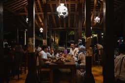 Resto Ndalem Klangenan, Spot Menu Tradisional View Sungai