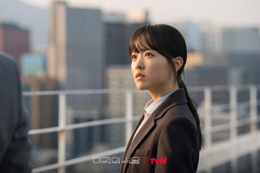 8 Kesulitan Yu Mi Ji saat Bekerja di Drakor Our Unwritten Seoul