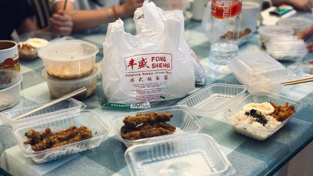 Kenapa Dilarang Bawa Makanan dan Minuman dari Luar di Restoran Halal?