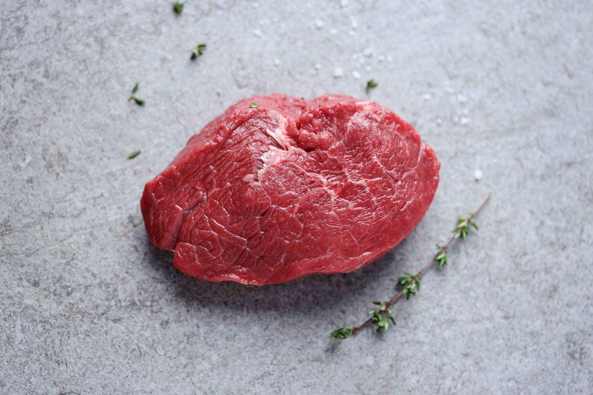 ilustrasi daging (freepik.com/ valeria_aksakova)