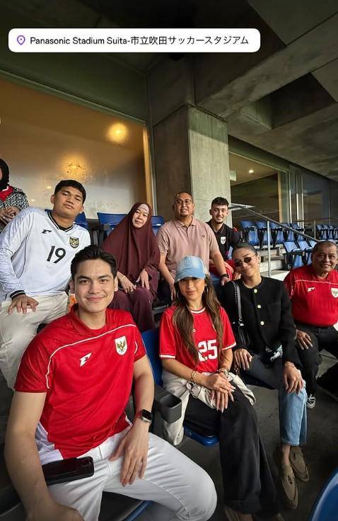 Jennifer Coppen Nonton Timnas di Jepang (Instagram.com/jennifercoppenreal20)
