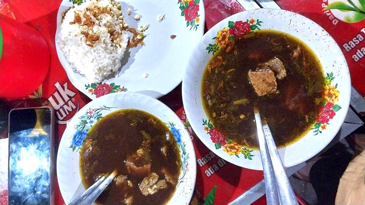 Potret menu rawon di Rawon Kalkulator (IDN Times/Fasrinisyah Suryaningtyas)