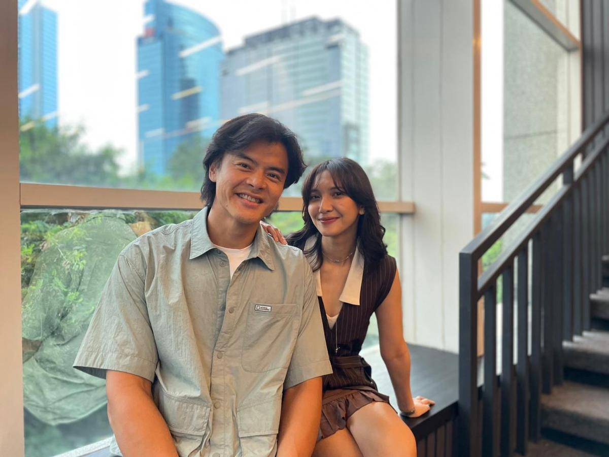 Sheila Dara dan Dion Wiyoko di kantor IDN (IDN Times/Erfah Nanda)