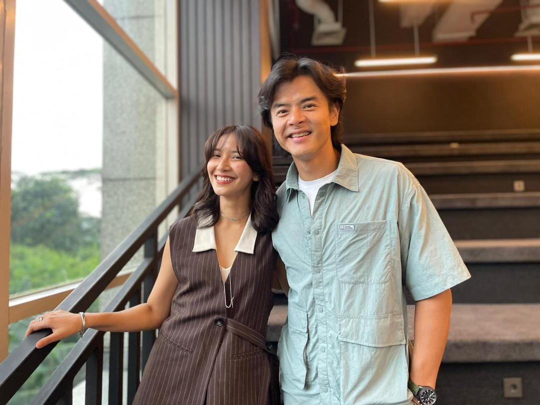 Keunikan Sheila Dara dan Dion Wiyoko di Sore: Istri dari Masa Depan Dibanding Film Lainnya
