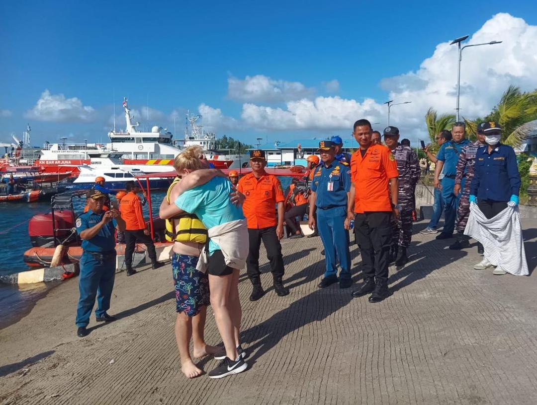 Tim SAR Bali Menyelamatkan WNA Terombang-Ambing di Laut Lembongan