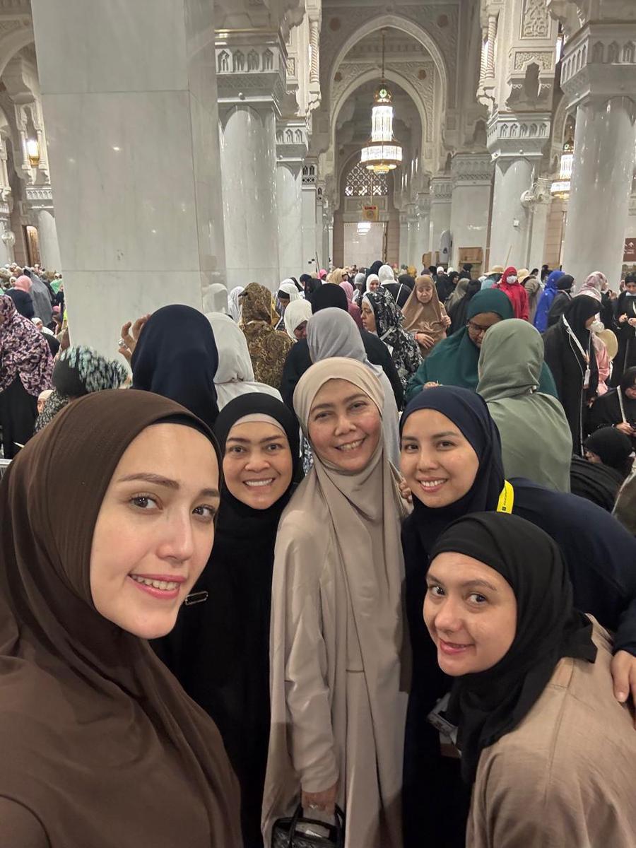kebersamaan artis saat haji (Instagram.com/tya_ariestya)