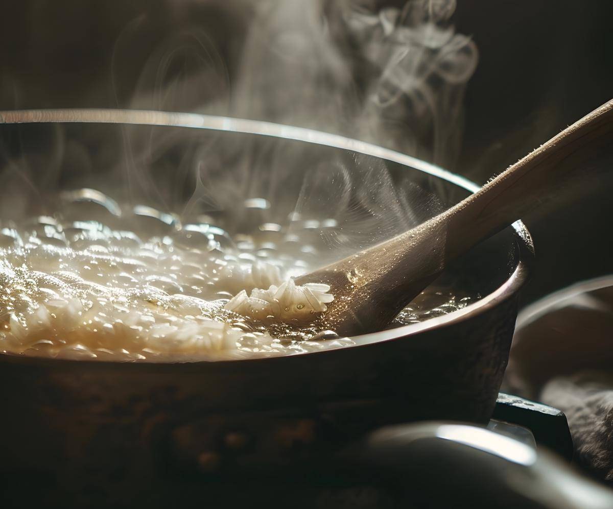 ilustrasi aduk risotto (vecteezy.com/Björn Franzen)