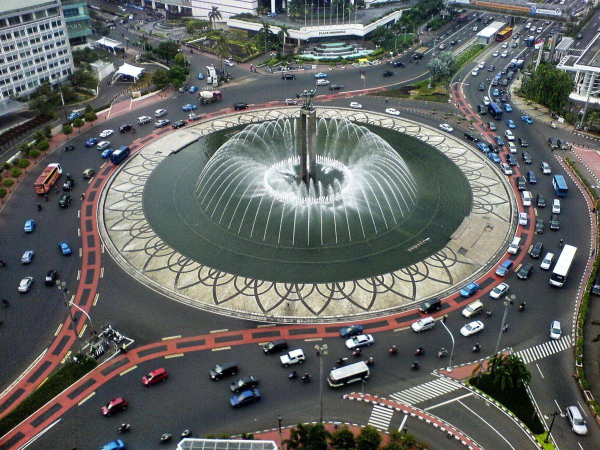 (Bundaran HI 2009/Wikimedia Commons: Adisurahman)
