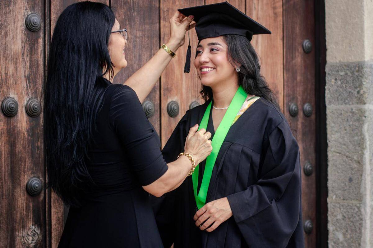 ilustrasi wisuda (pexels.com/Angela Chacón)