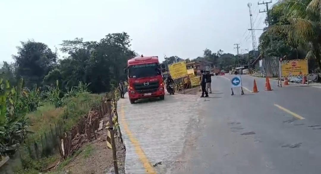 Uji Coba Jembatan Bailey, Lalu Lintas Kendaraan Berat di Jalinteng Sekayu-Lubuk Linggau Dialihkan