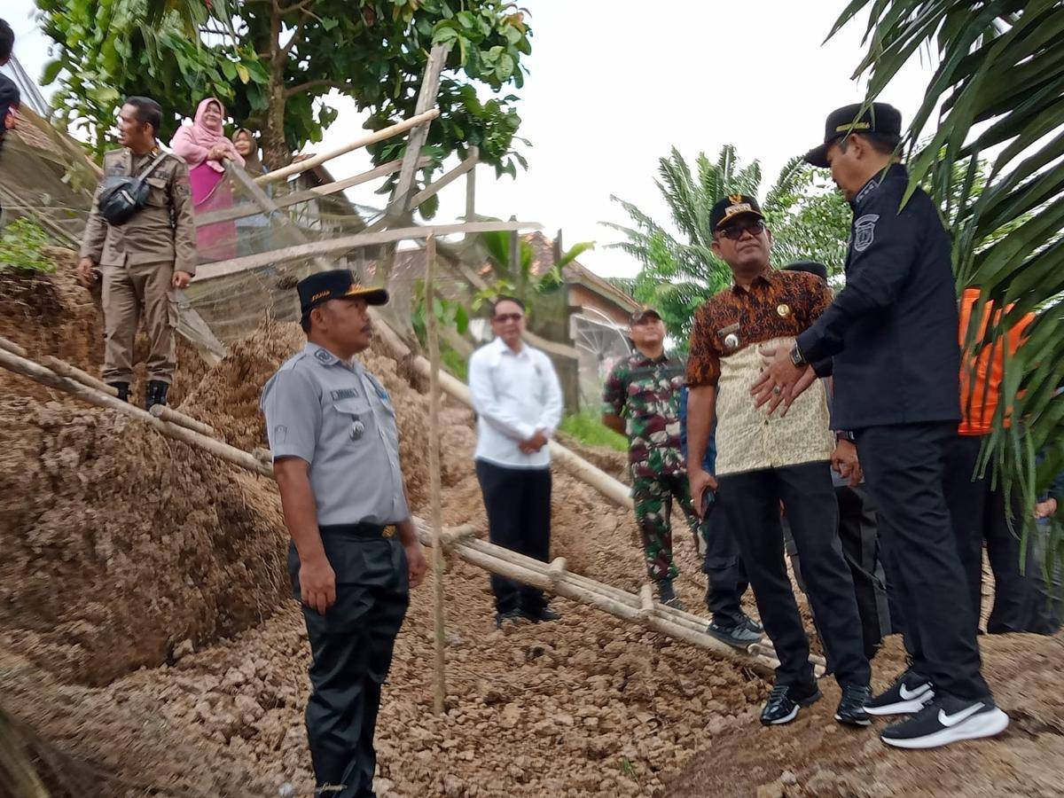 Kondisi longsor di Kelurahan Ngulak Kecamatan Sanga Desa Muba. (Dok. Pemkab Muba)