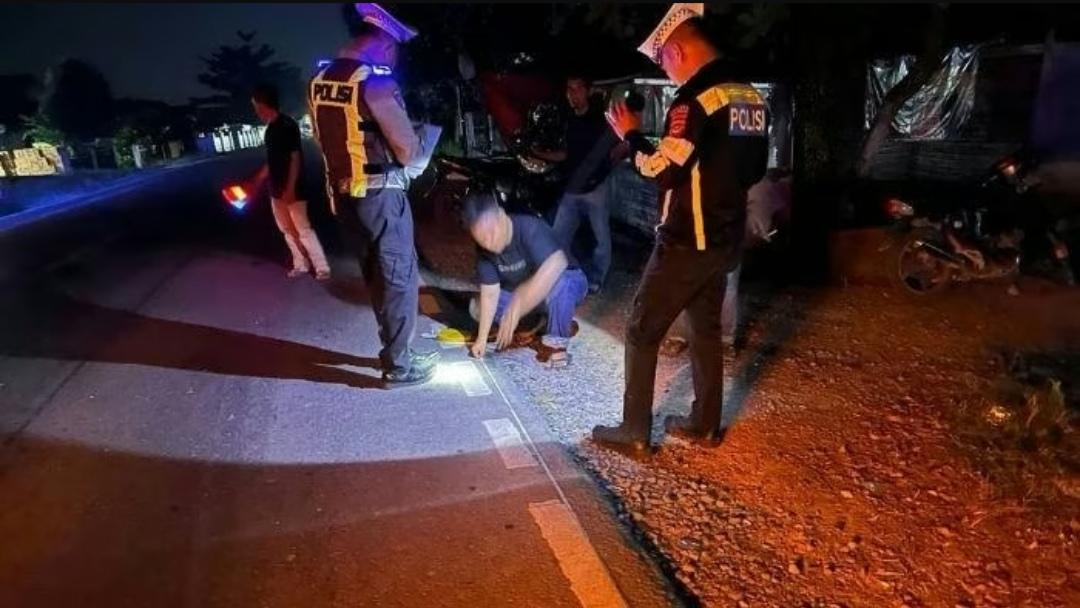 Gagal Salip Mobil, 2 Pengendara Motor Tewas Kecelakaan di Jalintim OKI