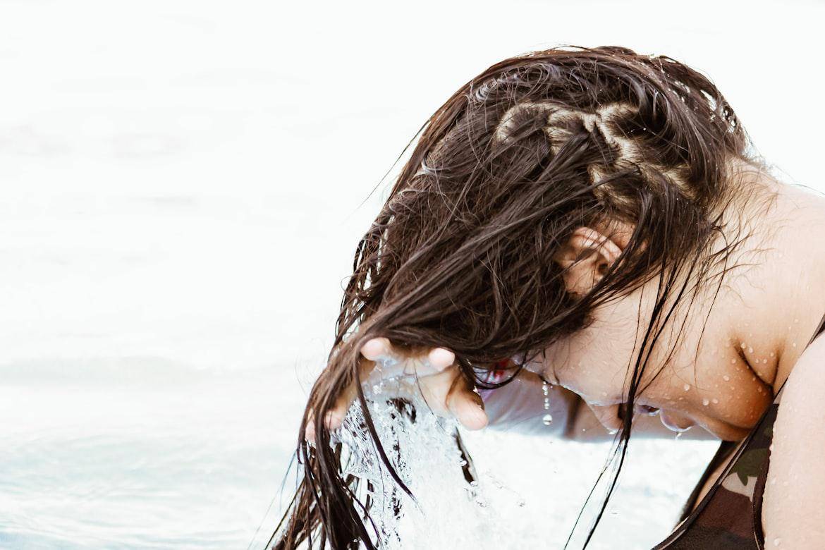 ilustrasi mencuci rambut (unsplash.com/Erick Larregui)