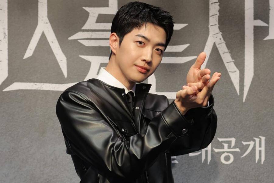 Kang Hoon saat konferensi pers drakor Hunter With A Scalpel (instagram.com/xplusu.series)