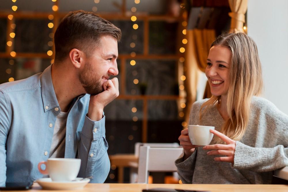 5 Topik Obrolan yang Wajib Dihindari saat Kencan Pertama, Jangan Sampai Awkward!