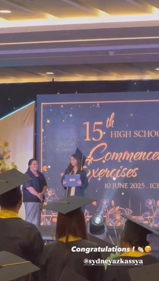 Sydney Anak Cut Tari Wisuda SMA (Instagram.com/cuttaryofficial)