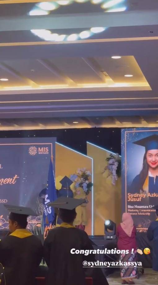 Sydney Anak Cut Tari Wisuda SMA (Instagram.com/cuttaryofficial)