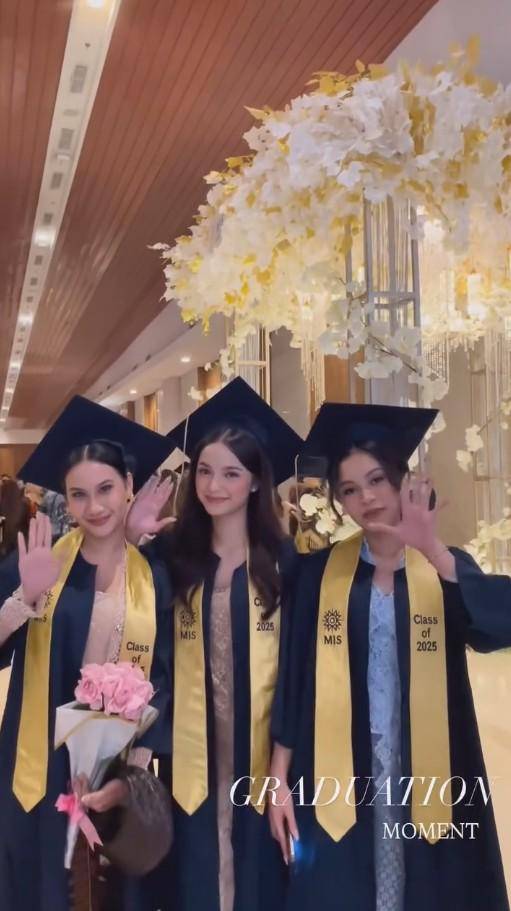 Sydney Anak Cut Tari Wisuda SMA (Instagram.com/cuttaryofficial)