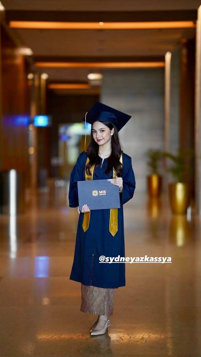 Sydney Anak Cut Tari Wisuda SMA (Instagram.com/cuttaryofficial)