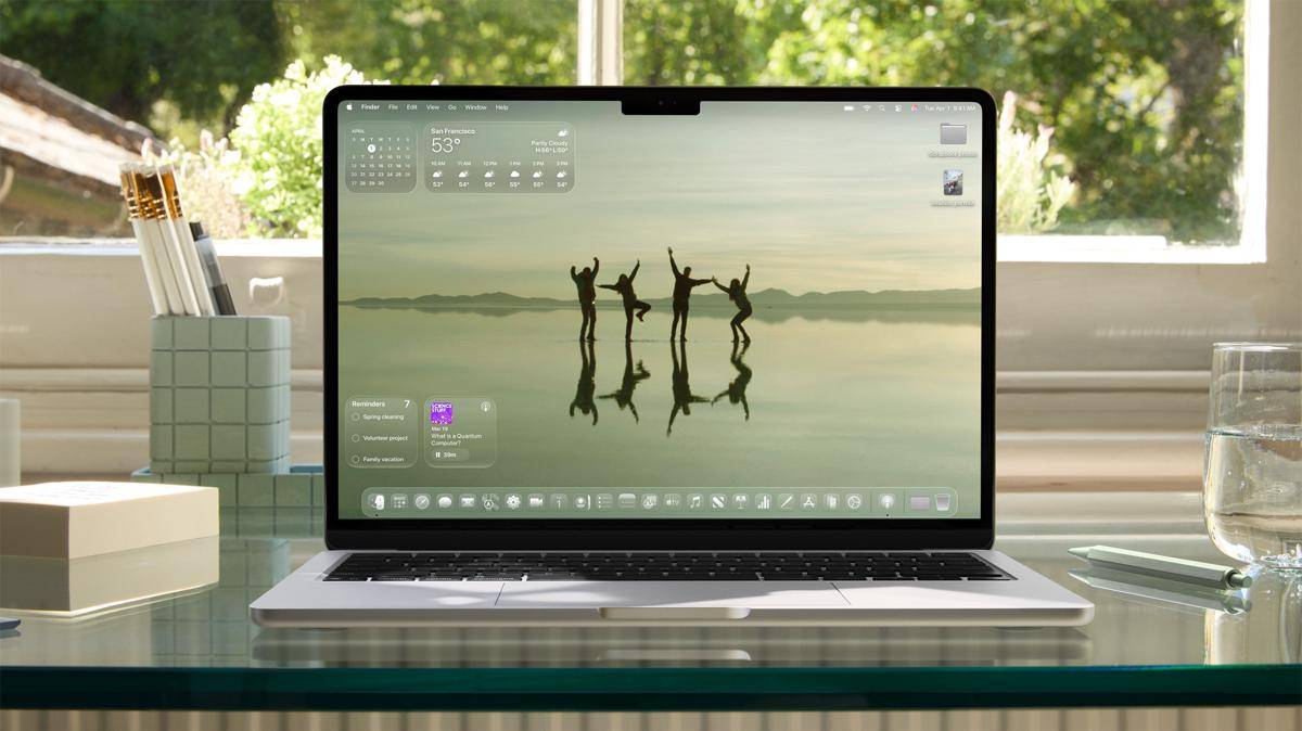 macOS Tahoe 26 memungkinkan pengguna menyesuaikan desktop akan tampilan baru dari Liquid Glass (apple.com)