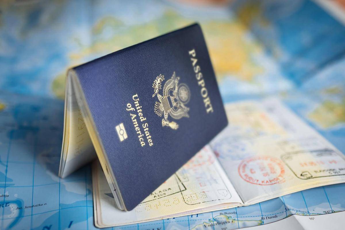 ilustrasi paspor dan visa (unsplash.com/Global Residence Index)