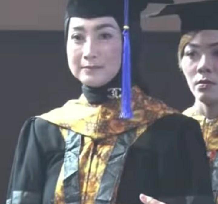Desy Ratnasari wisuda S3. (instagram.com/desyratnasariterdepan)