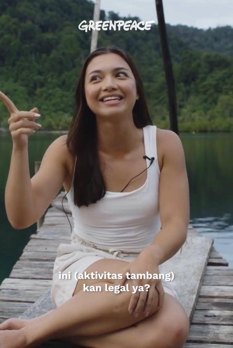 potret Angela Gilsha telusuri Raja Ampat (Instagram.com/greenpeaceid)