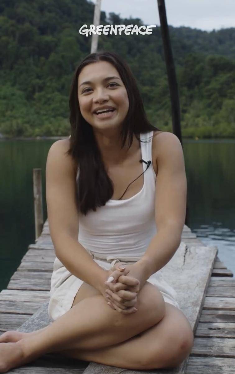 potret Angela Gilsha telusuri Raja Ampat (Instagram.com/greenpeaceid)