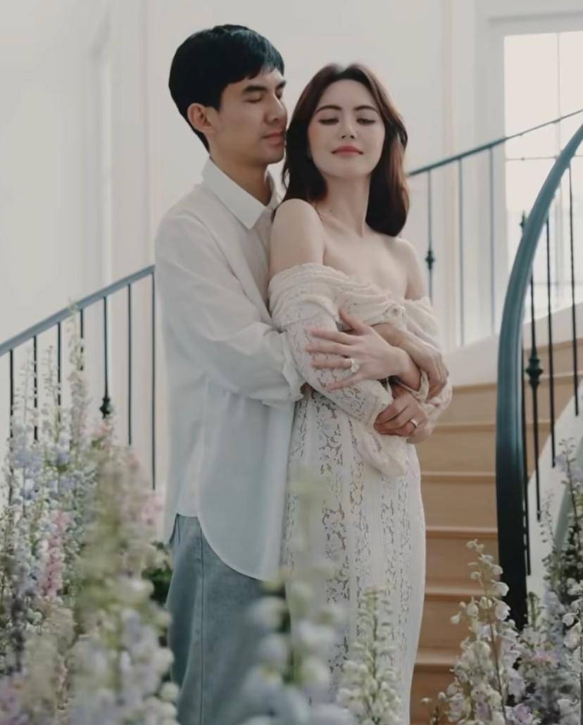 Momen romantis Ter Chantavit melamar Davika Hoorne (instagram.com/davikah)
