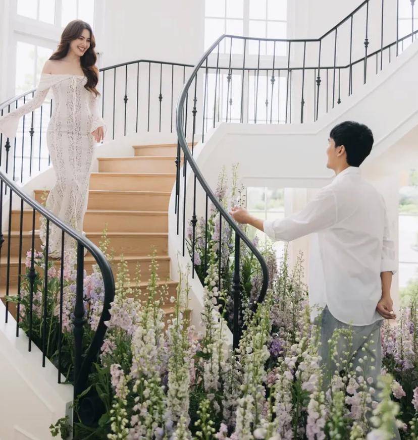 Momen romantis Ter Chantavit melamar Davika Hoorne (instagram.com/davikah)