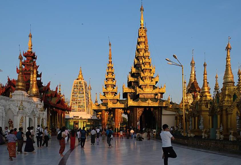 potret Shwedagon Pagoda (commons.wikimedia.org/kallerna)