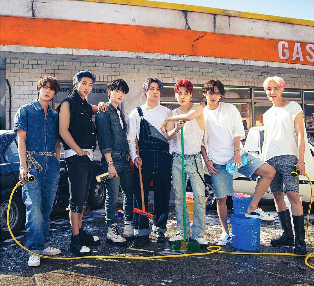 BTS (instagram.com/bts.bighitofficial)