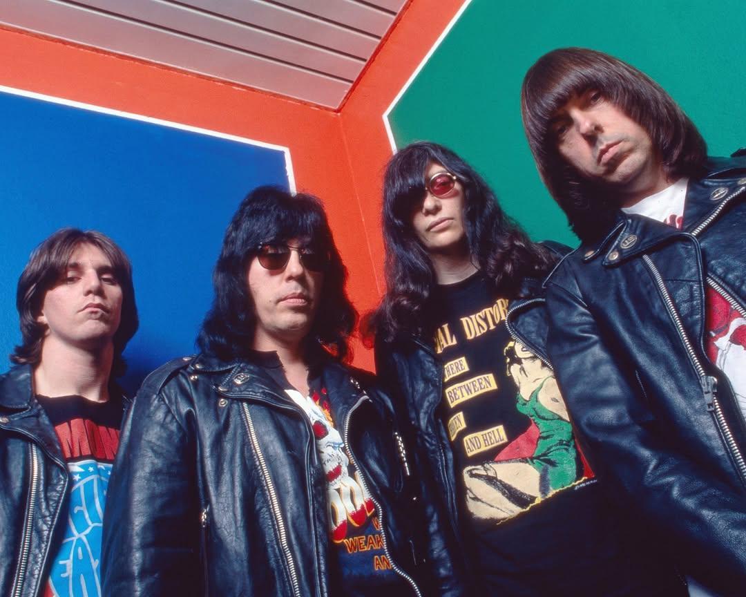 5 Lagu Klasik yang Mengungkap di Balik Gemerlap Hidup Bintang Rock