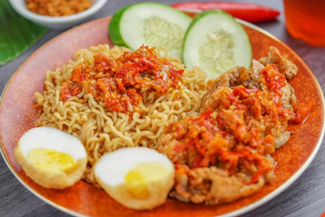 8 Pendamping Santapan Mi Goreng Super Pedas, Imbangi Rasa