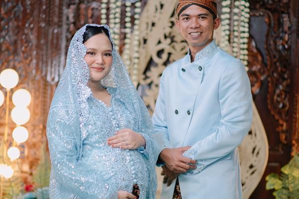 7 Potret Syukuran dan Pengajian 7 Bulan Kehamilan Nia LIDA