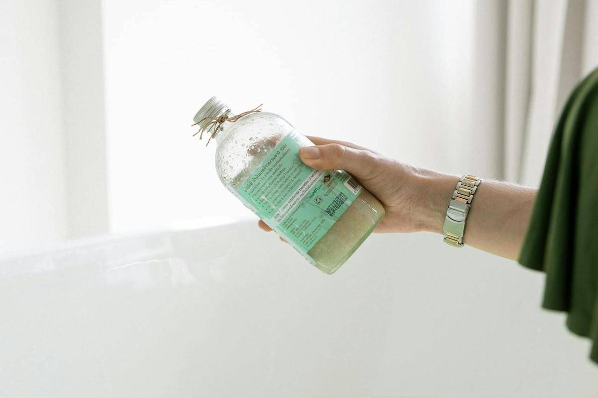produk perawatan kulit (Pexels/ Katrin Bolovtsova)