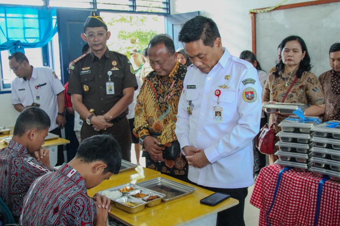 MBG Perdana untuk 12 Sekolah di Humbahas, Yayasan Holong Ondolan Indonesia Emas Diminta Jaga Kualitas
