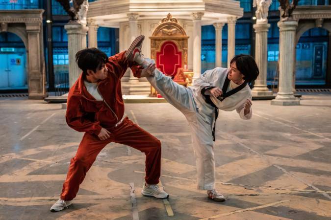 Penilaian Film: Hi-Five, Potret Lucu tentang Manusia Biasa dengan Kekuatan Super yang Tidak Biasa
