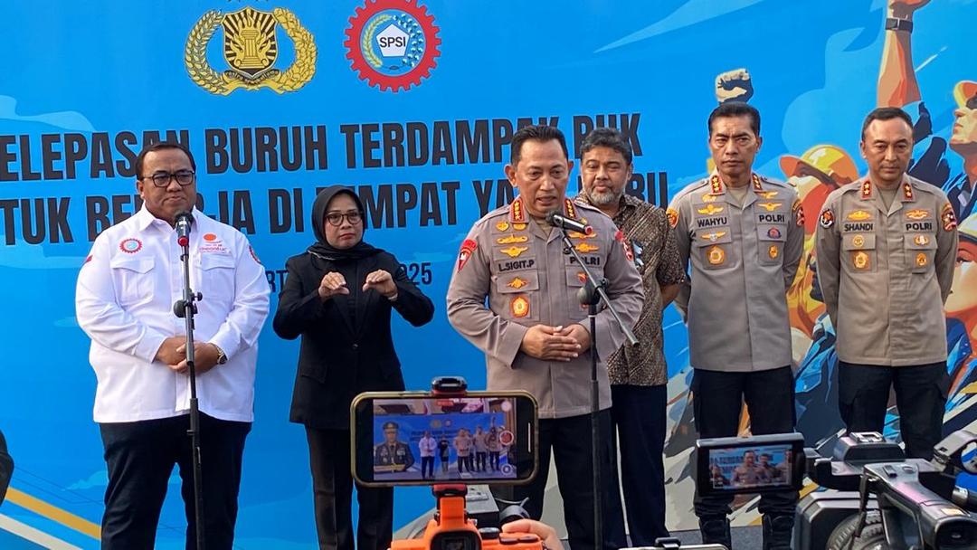 Kapolri Lepas 700 Buruh Korban PHK Kembali Bekerja 