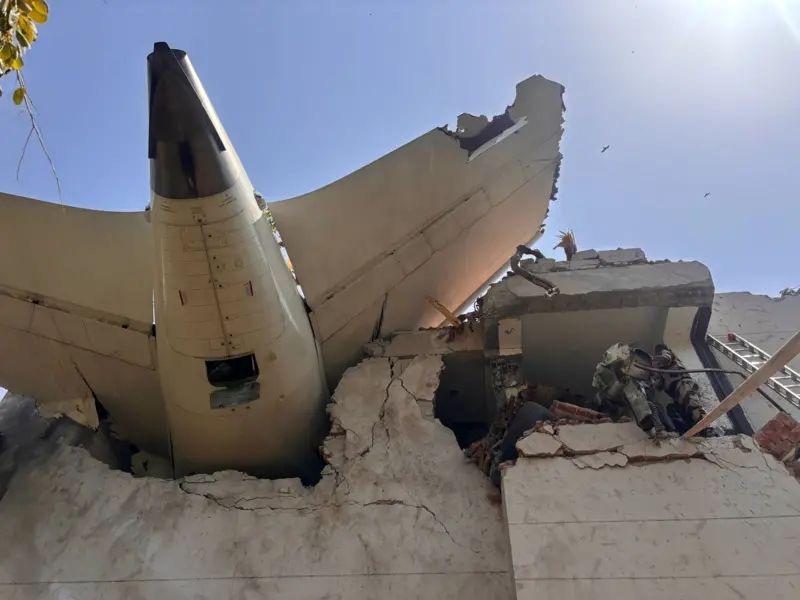 5 Mahasiswa Kedokteran Tewas Akibat Pesawat Air India jatuh Tabrak Kampus