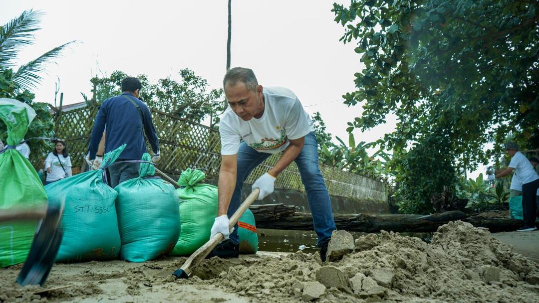 PLN UID Kaltimra Gencarkan Gaya Hidup Zero Waste Lewat Aksi Bersih Pantai