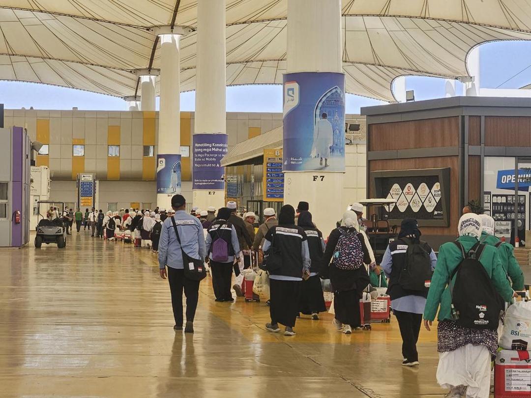 7 Potret Pemulangan Jemaah Haji Gelombang Pertama