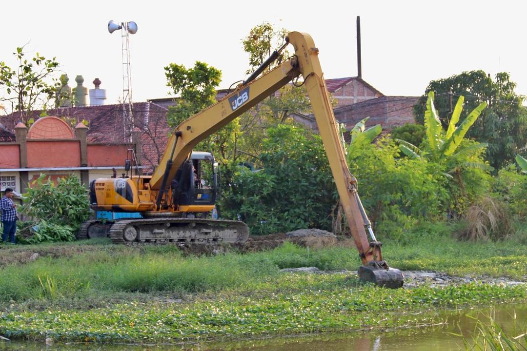 Pusdataru Jateng Keruk Lumpur Sungai Dombo untuk Kurangi Banjir Sayung Demak