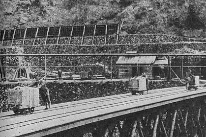 tambang tembaga Besshi (commons.wikimedia.org/Mainichi Newspapers Company)