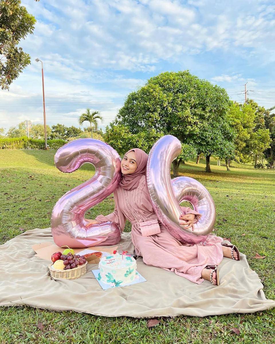 Gaya ala Syindi Lucia Putri