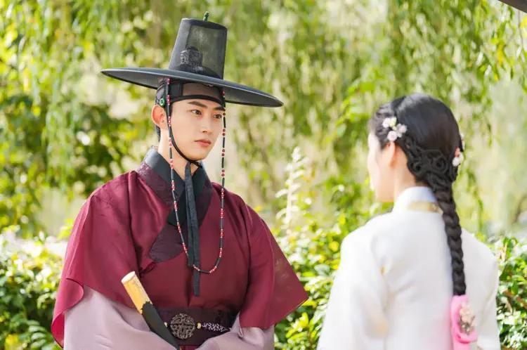 7 Bukti Yi Beon Menyukai Sun Chaek di The First Night with the Duke