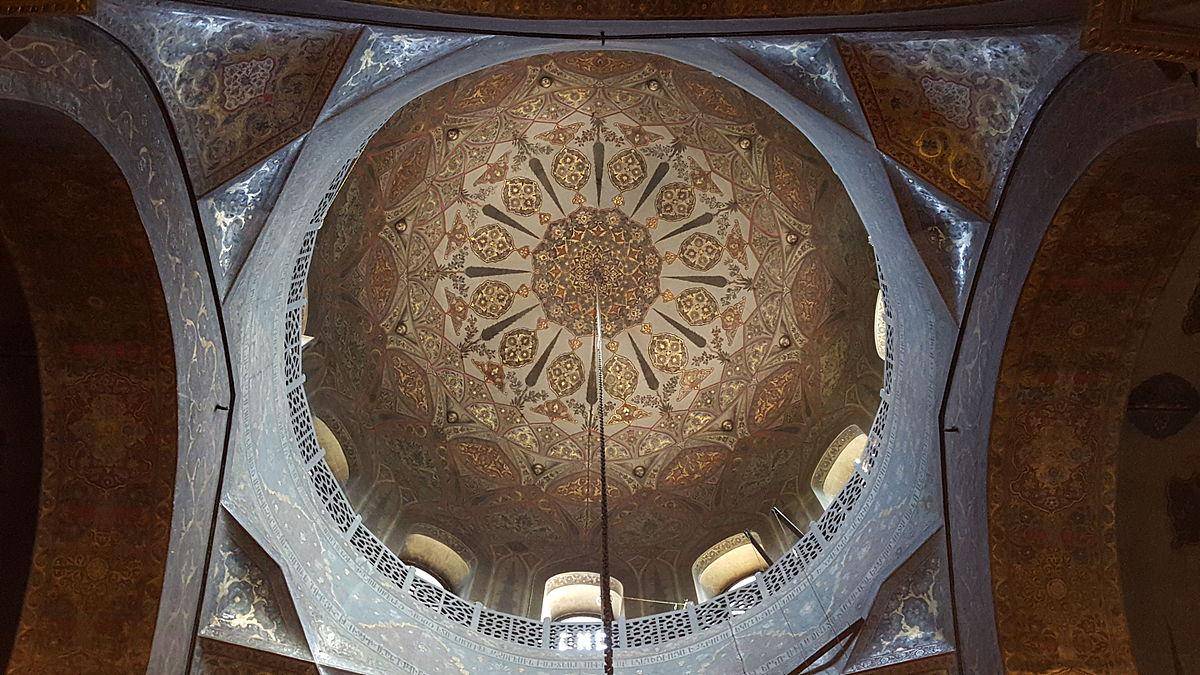 potret bagian dalam kubah Katedral Etchmiadzin (commons.wikimedia.org/Yerevantsi)