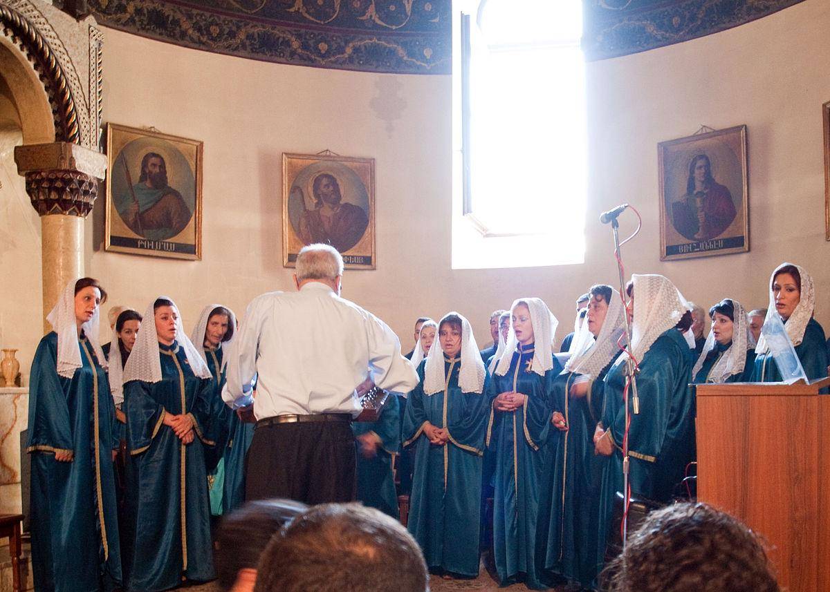 potret paduan suara di dalam Katedral Etchmadzin (commons.wikimedia.org/Shaun Dunphy)