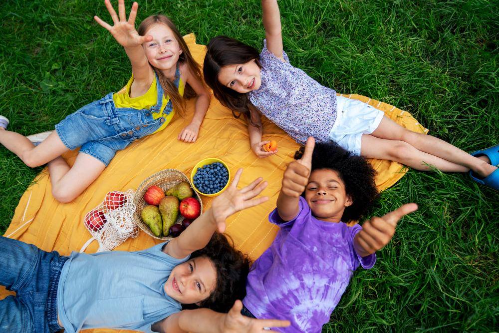 ilustrasi anak piknik saat playdate (freepik.com/freepik)