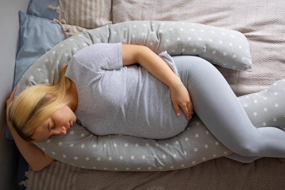 ilustrasi bantal kehamilan (freepik.com/freepik)
